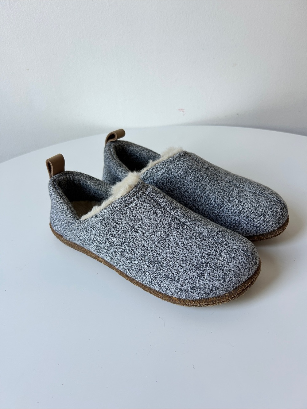 NEW Roots Heathered Grey Cabin Fleece Lined Slippers